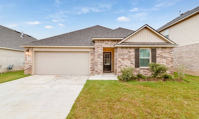 Lafayette Casa | Spacious/open 4 bedroom 3 bath with office