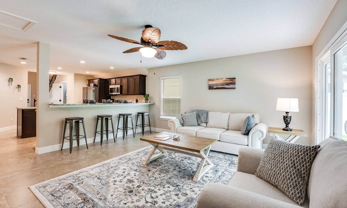 Doctors Inlet Casa | Spacious Orange Park Townhome |Main Level King Suite |Dogs Ok |Garage Parking |Open Concept |Cable