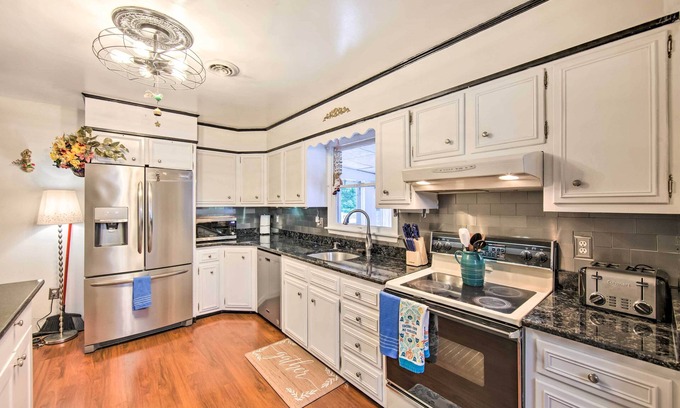 Palmyra Casa | Spacious Palmyra Home w/ Fire Pit & Deck!