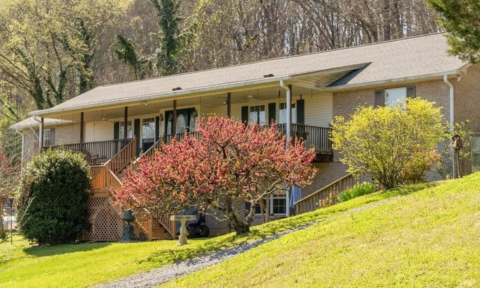 Goodlettsville Casa | Spacious Peaceful Retreat on 5 Acres near Nashville w/Wheelchair access