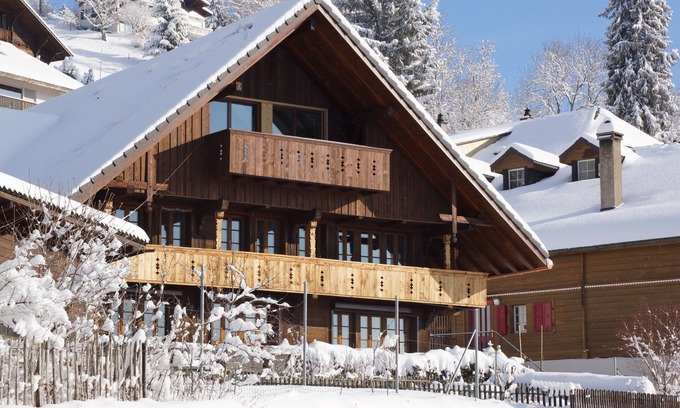Goldiwil Apartamento | Amplio ático con impresionantes vistas a la montaña y al lago: Ackaert - Top of Thun