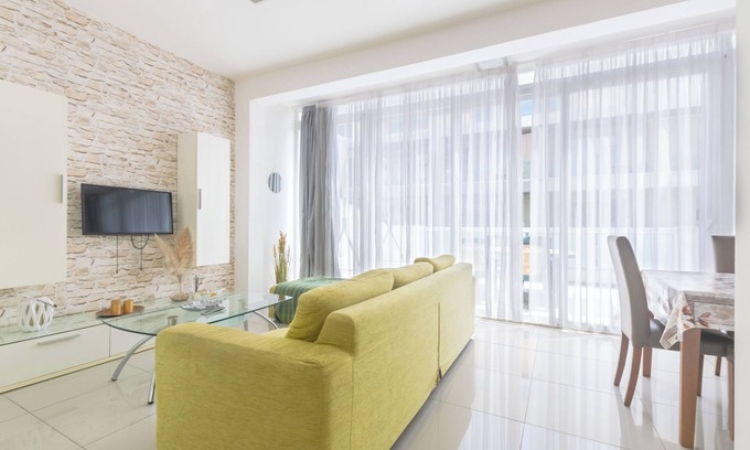 Madliena Apartamento | ★ Spacious Penthouse w/side Sea View ★