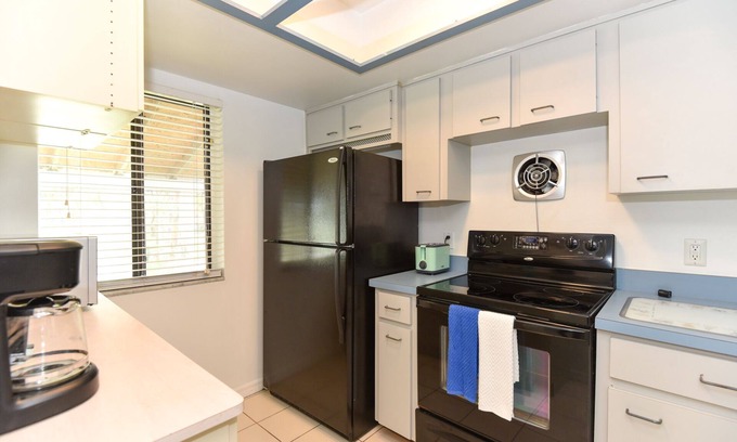 South Daytona Casa | Spacious Pet-Friendly Beach Getaway!