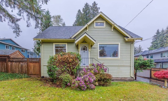 Delta Casa | Spacious Pet Friendly 3 Bed Home w Back/Front Yard
