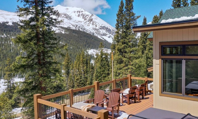Alma Cabina | Spacious, pet-friendly retreat w/hot tub, breathtaking views, & excellent WiFi - The Yellow Rose