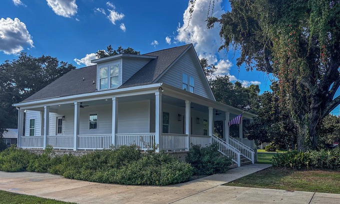 Mississippi City Casa | Spacious Pet Friendly 5-bedroom house, steps from the beac