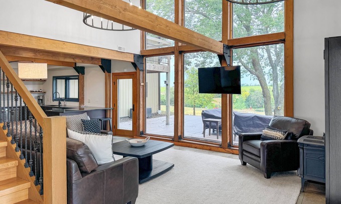 Otoe County Casa | Spacious & Picturesque - BB Court, Hot Tub, Beach & Pond, Fire Pits - Renovated!