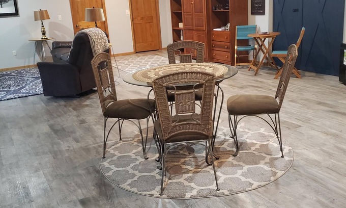 Somerset Apartamento | Spacious place w/ outside kitchen. Close to the Apple River and so much more.