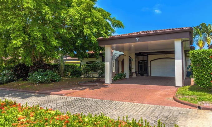 Bejuco Casa | Spacious Pool House in Exclusive Gated Community