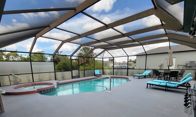 Englewood East Casa | Spacious pool house less than 8 minutes to the beach
