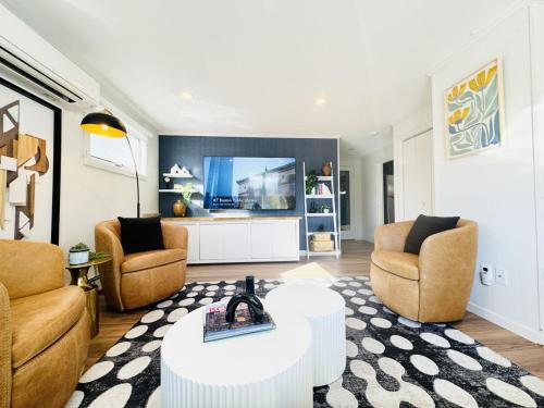 Framingham Casa | Spacious Poolside Boston Stay Sleeps 8 Pet Friendly