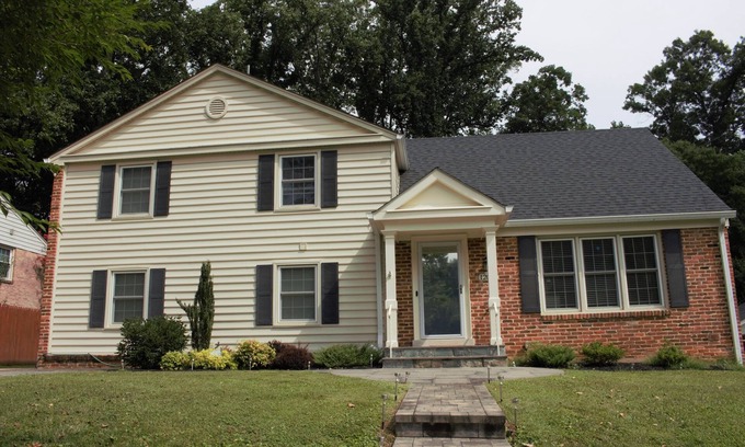 Potomac Casa | Spacious Potomac Haven Near DC – Walkable, Cozy, and Perfect for Remote Work!