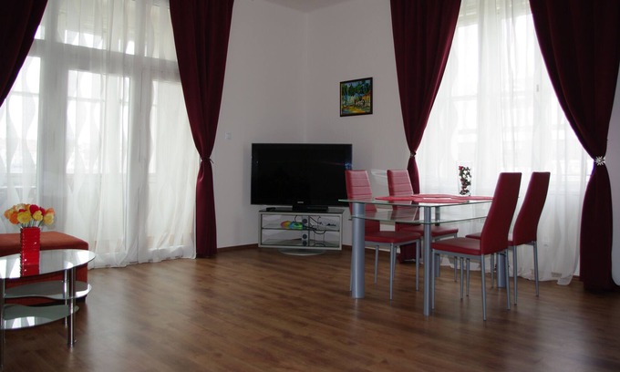 Nusle Apartamento | Amplio apartamento con vistas a Praga de 106 metros cuadrados