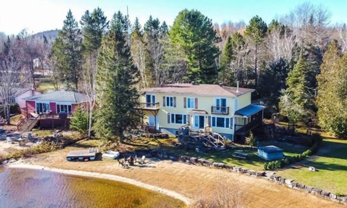 Lac-des-Plages Casa | Spacious Private Beach Paradise