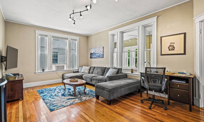 Quincy Condominio | Spacious & Private, Next to Boston & Beach, EVchrg