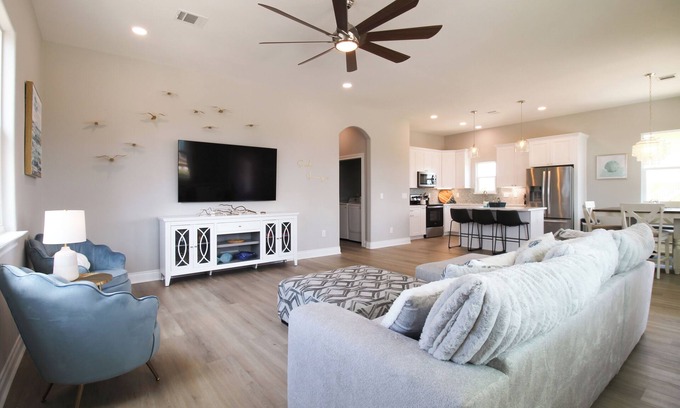 San Luis Casa | Spacious, quiet 3BR getaway, seconds from the beach, large deck for sunning