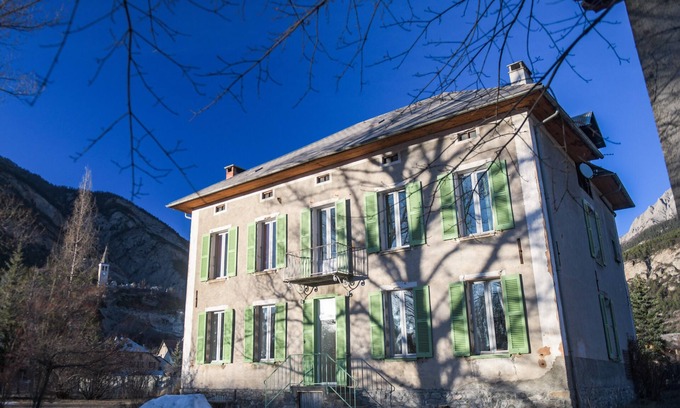 Jausiers Casa | Amplia casa tranquila cerca del centro del pueblo