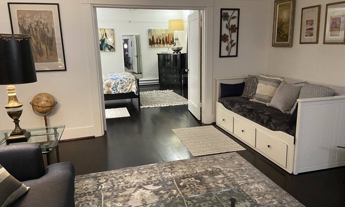 Civic Center Apartamento | Spacious, Quiet, Peaceful One Bedroom Retreat -10 mins from UOP, Lodi Wineries!