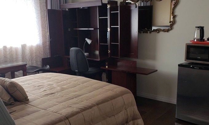 Richmond Casa | Habitación grande y cómoda con baño privado en una gran casa