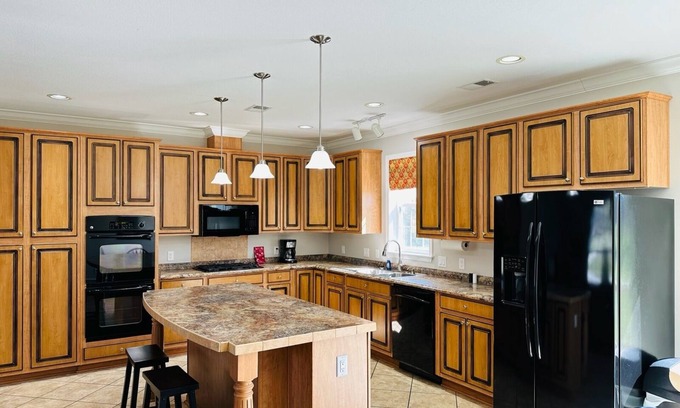 Mountain View Otro | Spacious ranch-style home