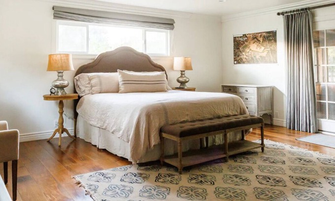 San Luis Obispo Otro | Spacious remote farmhouse with BBQ amenities and large outdoor dining area