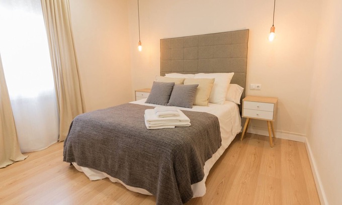 Centro de Logroño Apartamento | Apartamento Renovado con 2 Dormitorios y Parking, a Minutos de Calle Laurel en Logroño