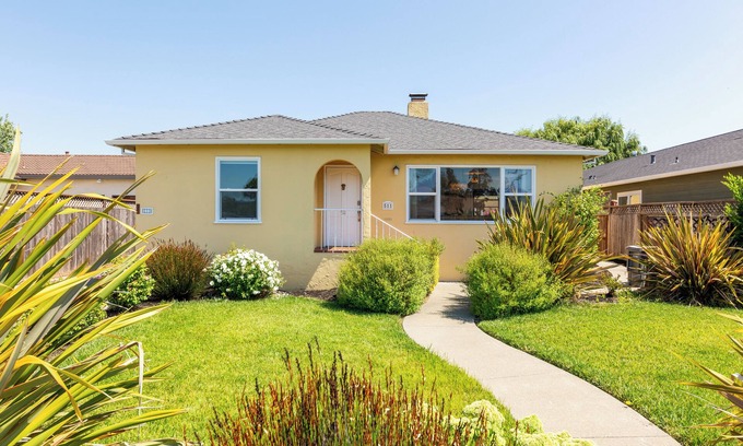 Petaluma Casa | Spacious Renovated Mid-Century Charmer - New
