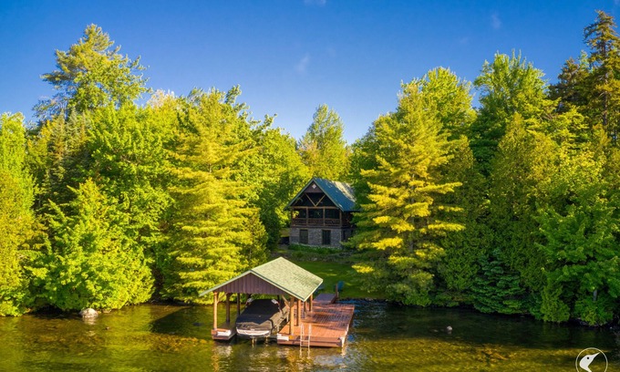 Lake Placid Cabina | Spacious Residence on Lake Placid Lake with Hot Tub!