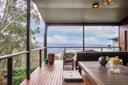 Wentworth Falls Casa | Spacious Retreat with Breathtaking Views