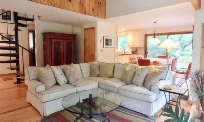 West Tisbury Casa | Spacious Retreat. Close to beach & bike trails. AC, deck & outdoor shower