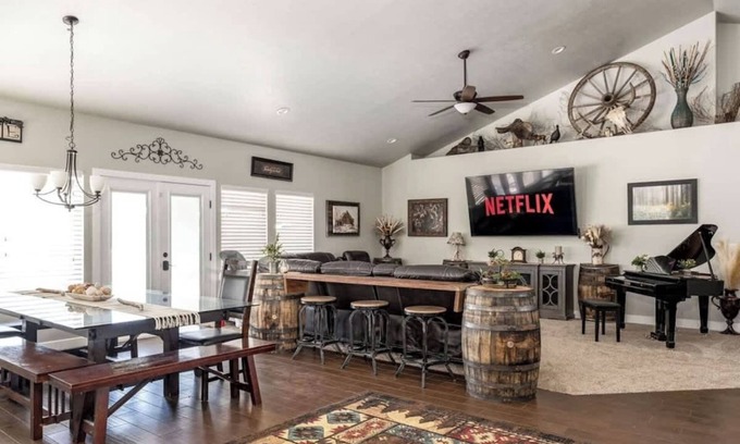 Grantsville Casa | Spacious Retreat for over 32 Parking, Horse Stalls
