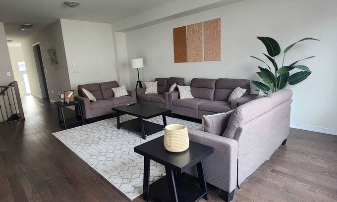 Thorold Casa | Spacious Retreat Near Majestic Niagara Falls! Close to All Major Amenities!
