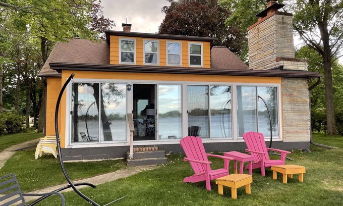 Suring Cabaña | Spacious Retreat on Kelly Lake that will accommodate the entire family!