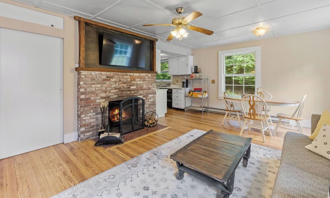 Silver Lake Casa | Spacious Retreat Tamworth: Main House & Cottage - Sleeps 12