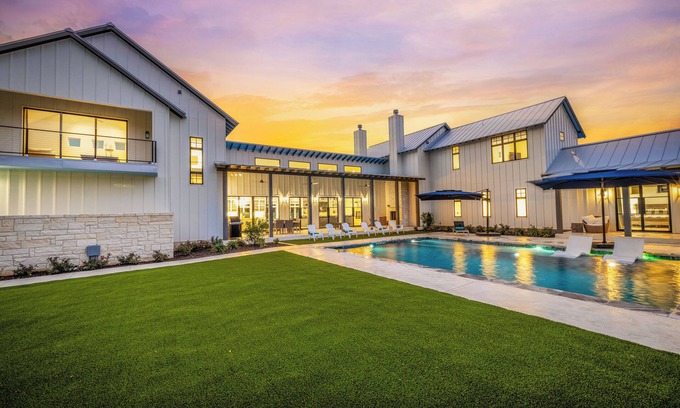New Braunfels Casa | Spacious Retreat at Oxbow +Private pool +Views +EV Charger +River Access