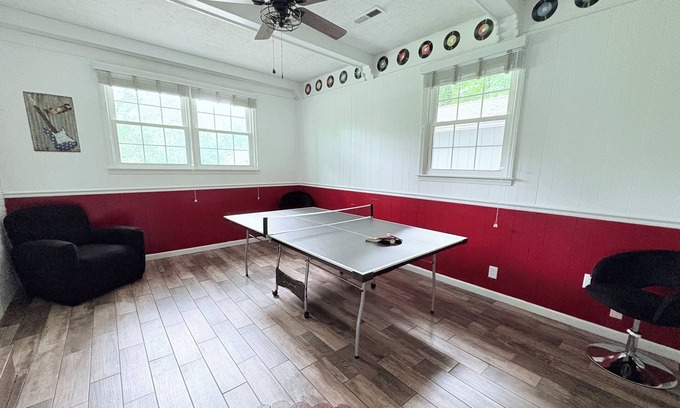 Greensboro Casa | Spacious Retro Inspired & Pet Friendly Home Near Wet N Wild