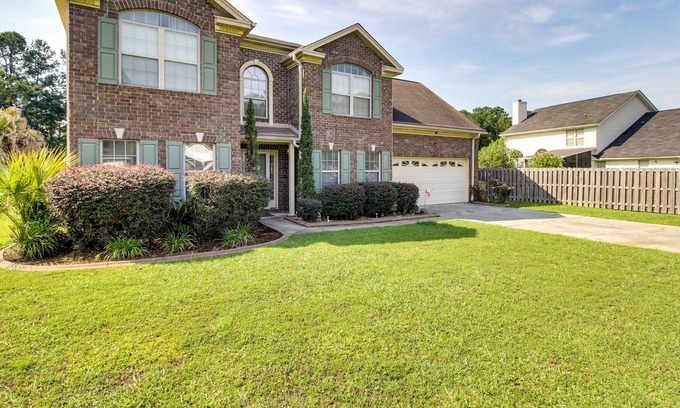 Richmond Hill Casa | Spacious Richmond Hill Home ~ 20 Mi to Savannah!