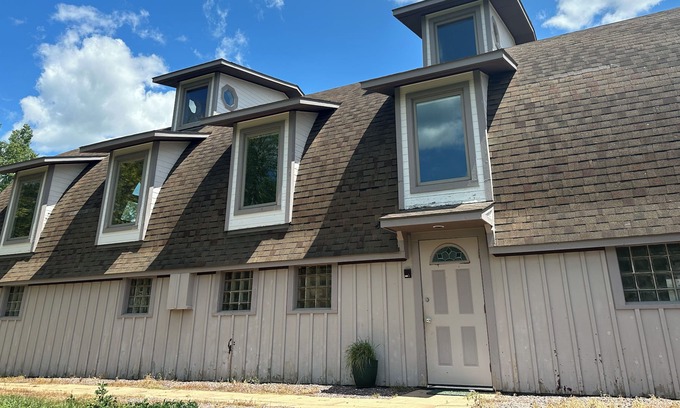 Viola Casa | Spacious River Retreat on the Kickapoo River