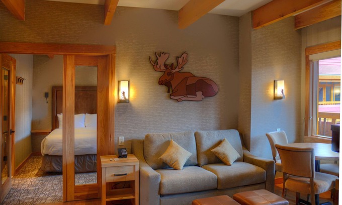 Banff Condominio | NUEVO Bright + Spacious Rockies Getaway | Excelente ubicación, piscinas calientes!