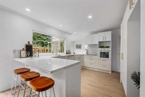 Browns Bay Casa | Spacious room in Browns Bay