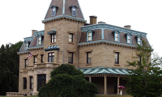 Middletown Hotel | Spacious Room w/ 2 Pools & Hot Tub Access - Ideal for Leisure or Business