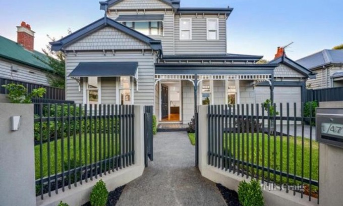 Coburg Casa | Spacious Room with Ensuite next to Coburg Station, Non Smoking House