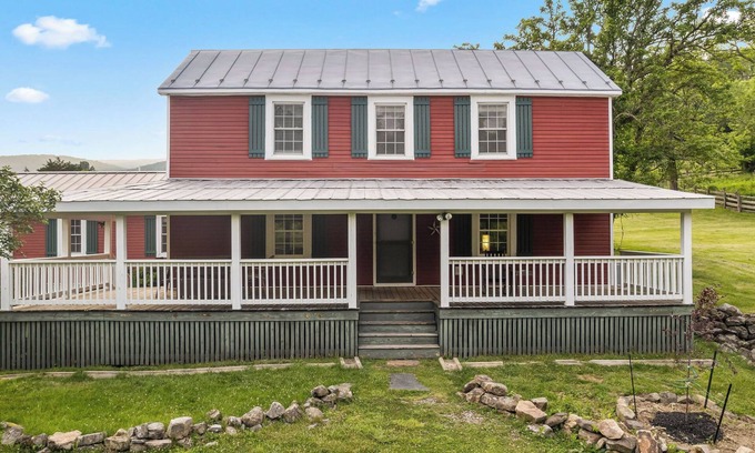 Williamsville Casa | Spacious Rural Farmhouse Getaway with Peaceful Views