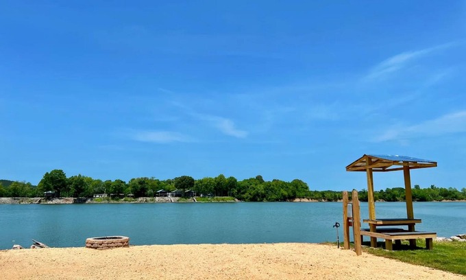 Flatwoods Alquiler De RV | Spacious RV lots on the KY Lake, just minutes from historic Clifton, TN.