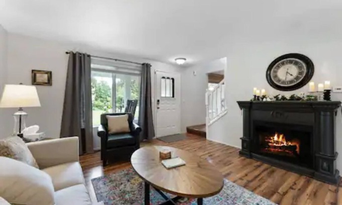 Retsil Casa | Spacious , RV parking, yard, cozy fireplaces, game library, near Manchester