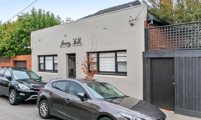 Middle Park Apartamento | Spacious, Stylish House with Private Courtyard near Shops, Cafes, Beach and Tram