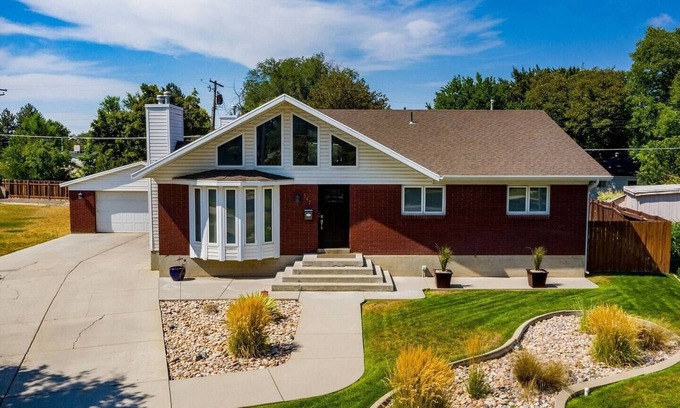 South Salt Lake Casa | Spacious Salt Lake Retreat with 3 Bed, 3 Bath, Private Pool, Garage Parking +