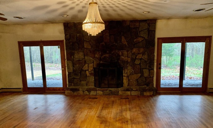 Schuylerville Casa | Spacious Saratoga Racetrack Season Rental - Minutes away from EVERYTHING!