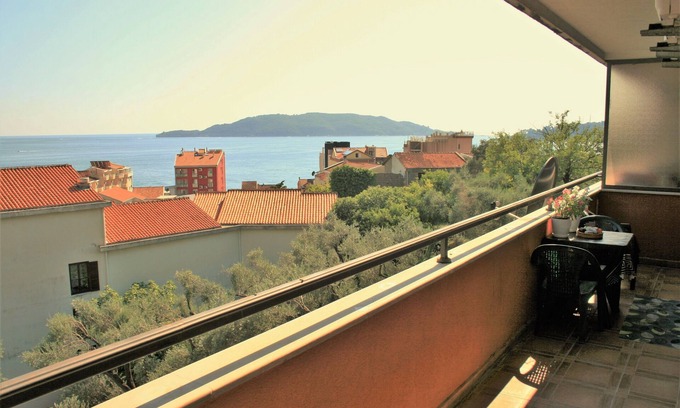 Rozino Apartamento | Spacious Sea View Apartment
