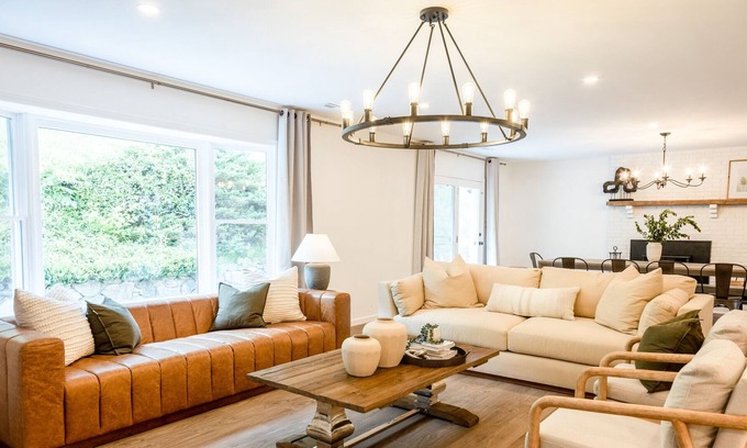 Alexander Casa | Spacious secluded home15 minutes from Downtown Ashville! Best of both worlds